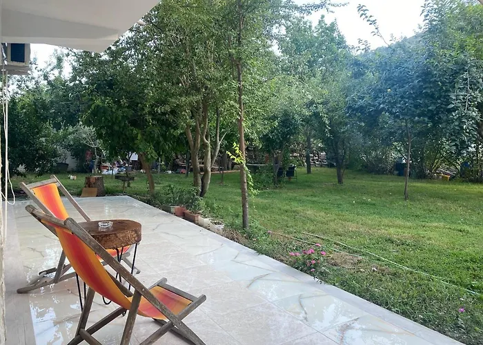 Xho's Forest Casa de hóspedes Berati